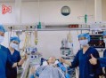 35楼坠落女子恢复神志，主治医生：小区绿化提供缓冲