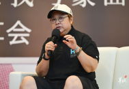 韩红携首部诗集亮相南国书香节：我本浮尘得天爱，愿化细雨润渔樵