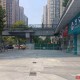 21岁女子疑被外墙脱落物砸死，家属：傍晚外出散步发生意外