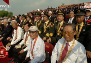 钟南山佩戴“共和国勋章”观礼
