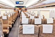 高铁座椅套多久换一次？12306客服回应：更换频率平均在120天到180天不等