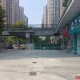 21岁女子疑被外墙脱落物砸死，家属：傍晚外出散步发生意外