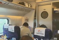 乘客吐槽高铁邻座400斤男子致拥挤，12306回应