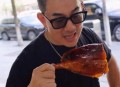 任贤齐东莞开唱前“觅食”，赞烧鹅“名不虚传”