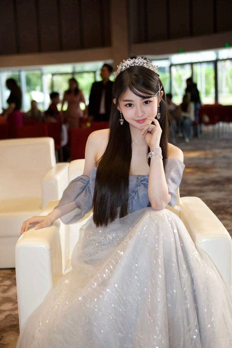从亚洲小姐到歌剧名伶：《名利场2》选角里的宝藏面孔-第3张图片